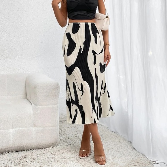 Shein Abstract Skirt - Picture 4 of 4